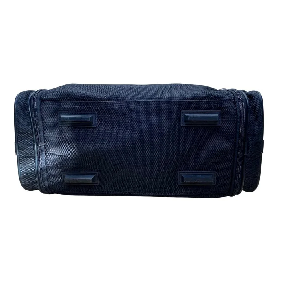 Metro XP Men’s Black Nylon Multi-Compartment Lock Secure Zip Travel Duffel Bag